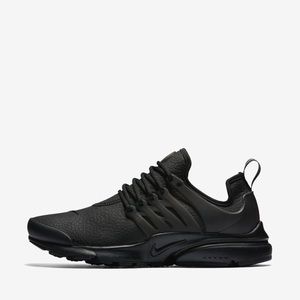 Black NIKE Prestos!